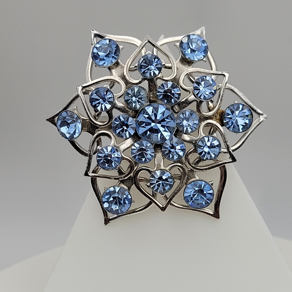 Cute Vintage Mid Century Silver Tone with Icy Blue Rhinestone Brooch - Picture 2 of 12